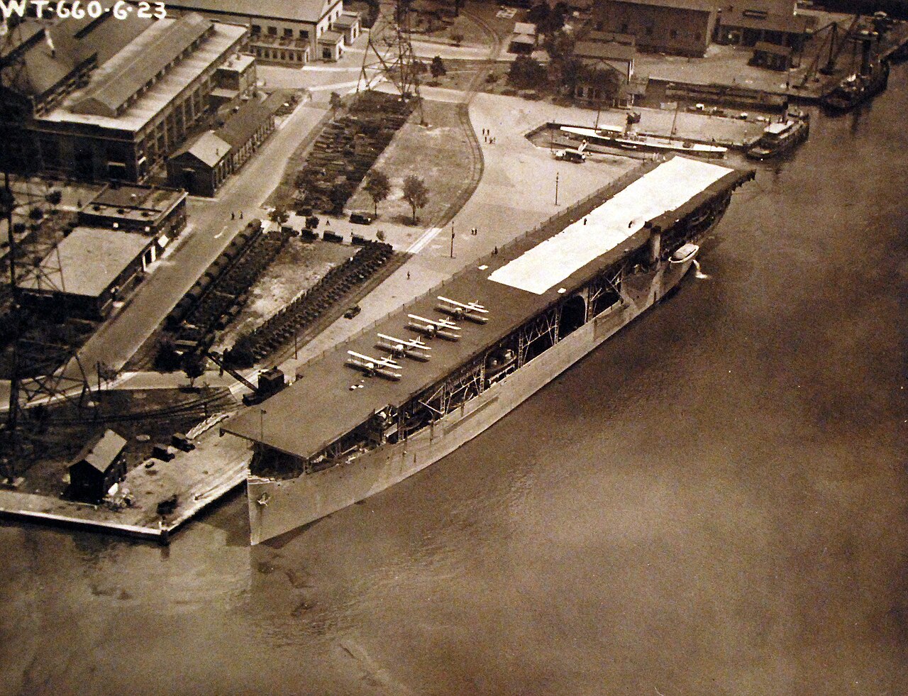 80-G-185894 (23843902041).jpg